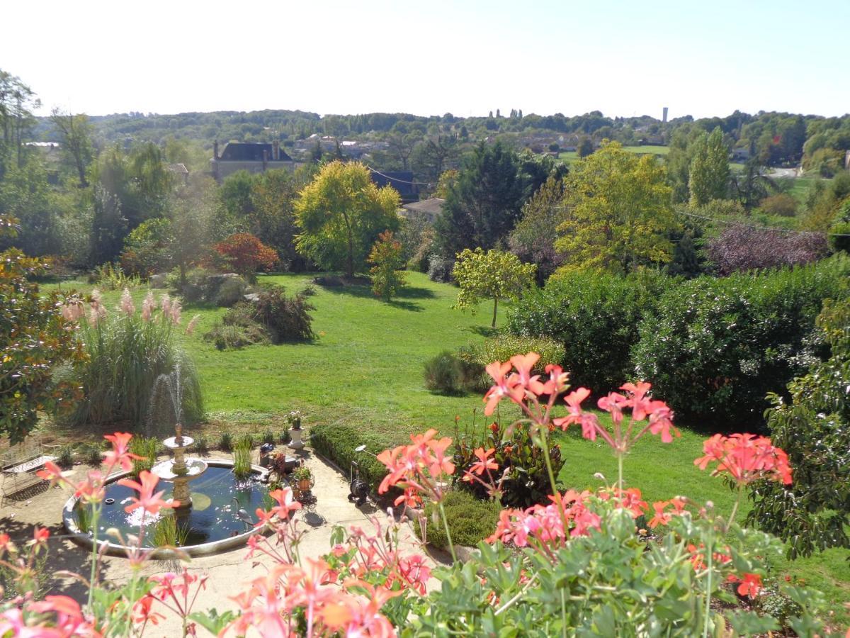 La Maison Ribotteau Bed and Breakfast L'Isle-Jourdain  Esterno foto