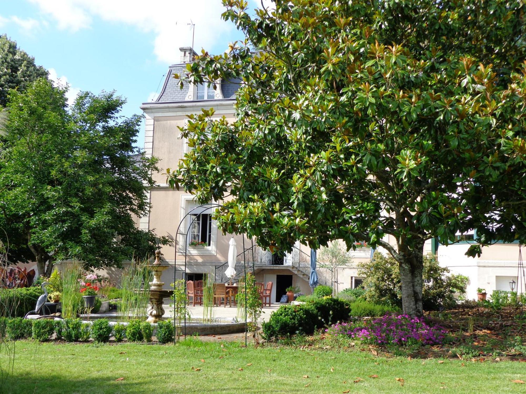 La Maison Ribotteau Bed and Breakfast L'Isle-Jourdain  Esterno foto